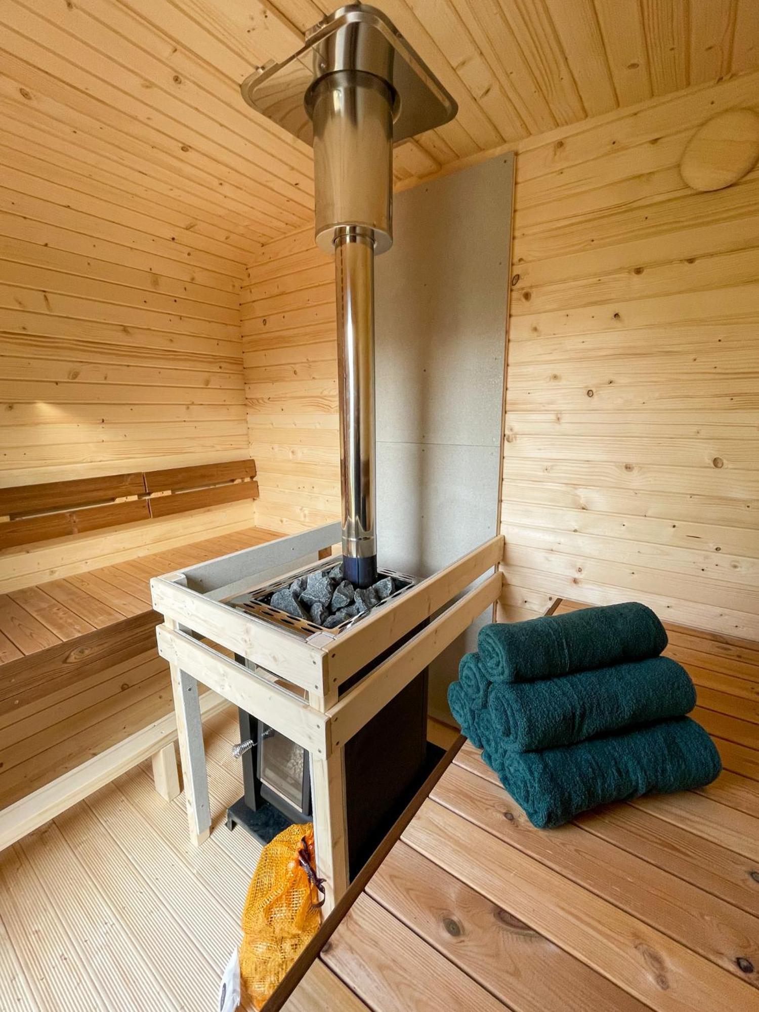 Lobsters Lodge In Heinkenszand ' Wellness Accommodation With Private Hottub, Private Sauna And Outdoor Shower ' Airco'S ' Free Wifi ' Complimentary Bed Linen And Towels Buitenkant foto