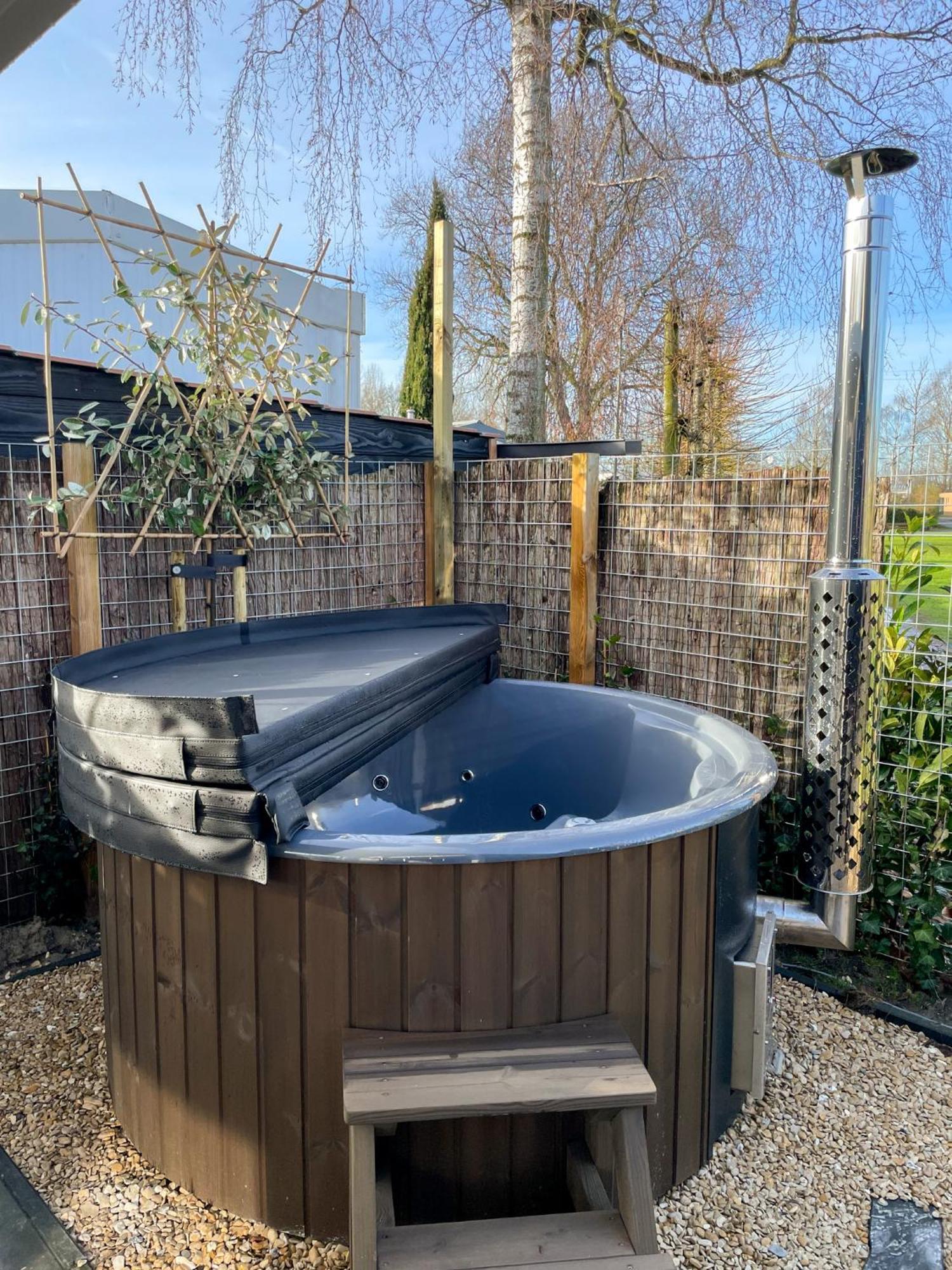 Lobsters Lodge In Heinkenszand ' Wellness Accommodation With Private Hottub, Private Sauna And Outdoor Shower ' Airco'S ' Free Wifi ' Complimentary Bed Linen And Towels Buitenkant foto